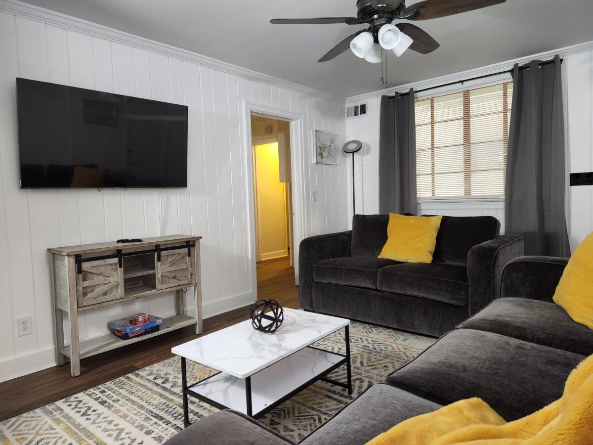 Spacious Centrally Located 3 Bed 2 Bath - Sleeps 8 Монтгомери Экстерьер фото