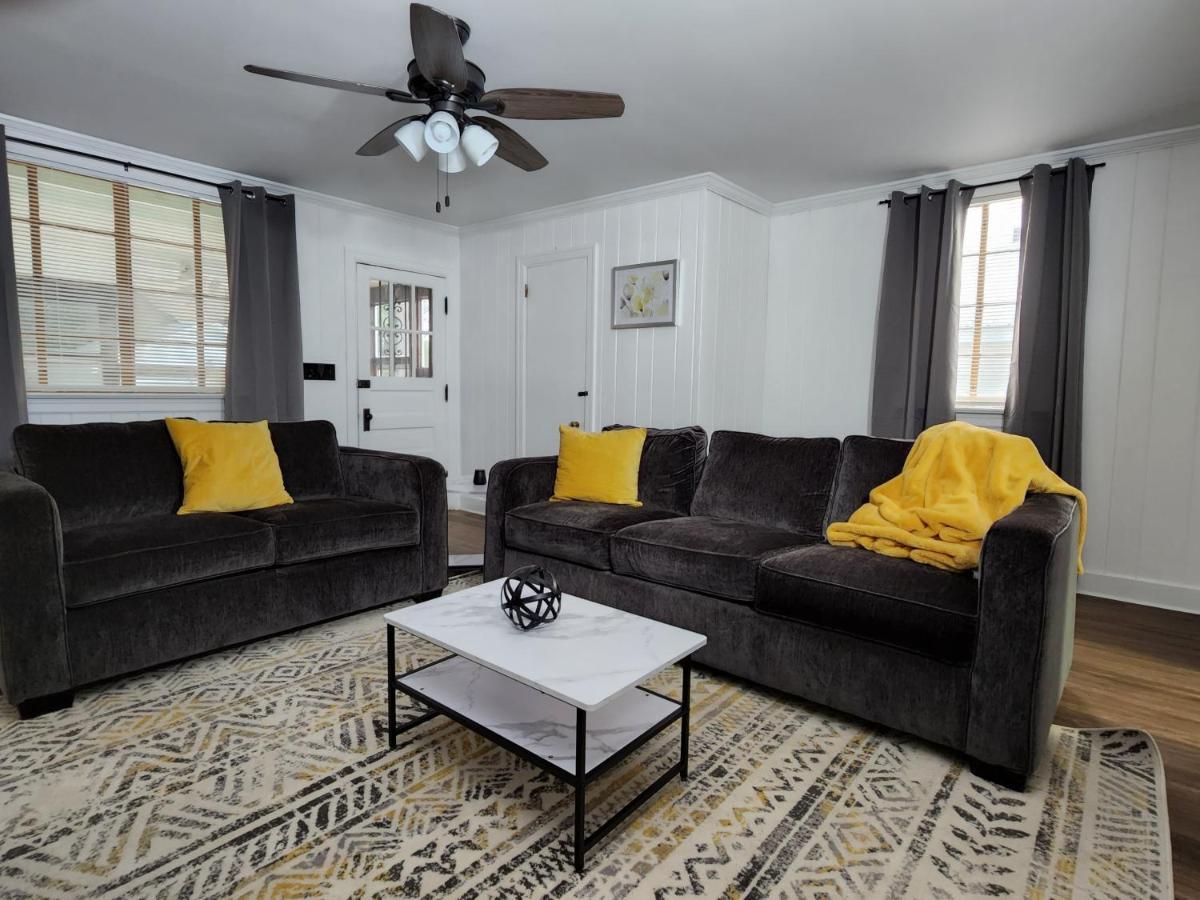 Spacious Centrally Located 3 Bed 2 Bath - Sleeps 8 Монтгомери Экстерьер фото