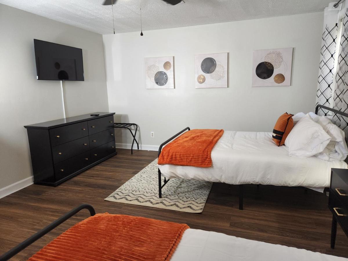 Spacious Centrally Located 3 Bed 2 Bath - Sleeps 8 Монтгомери Экстерьер фото