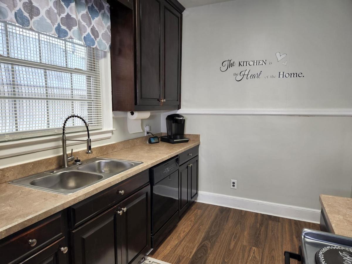Spacious Centrally Located 3 Bed 2 Bath - Sleeps 8 Монтгомери Экстерьер фото